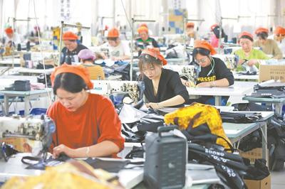 "微工廠"帶動家門口穩定就業_中安在線